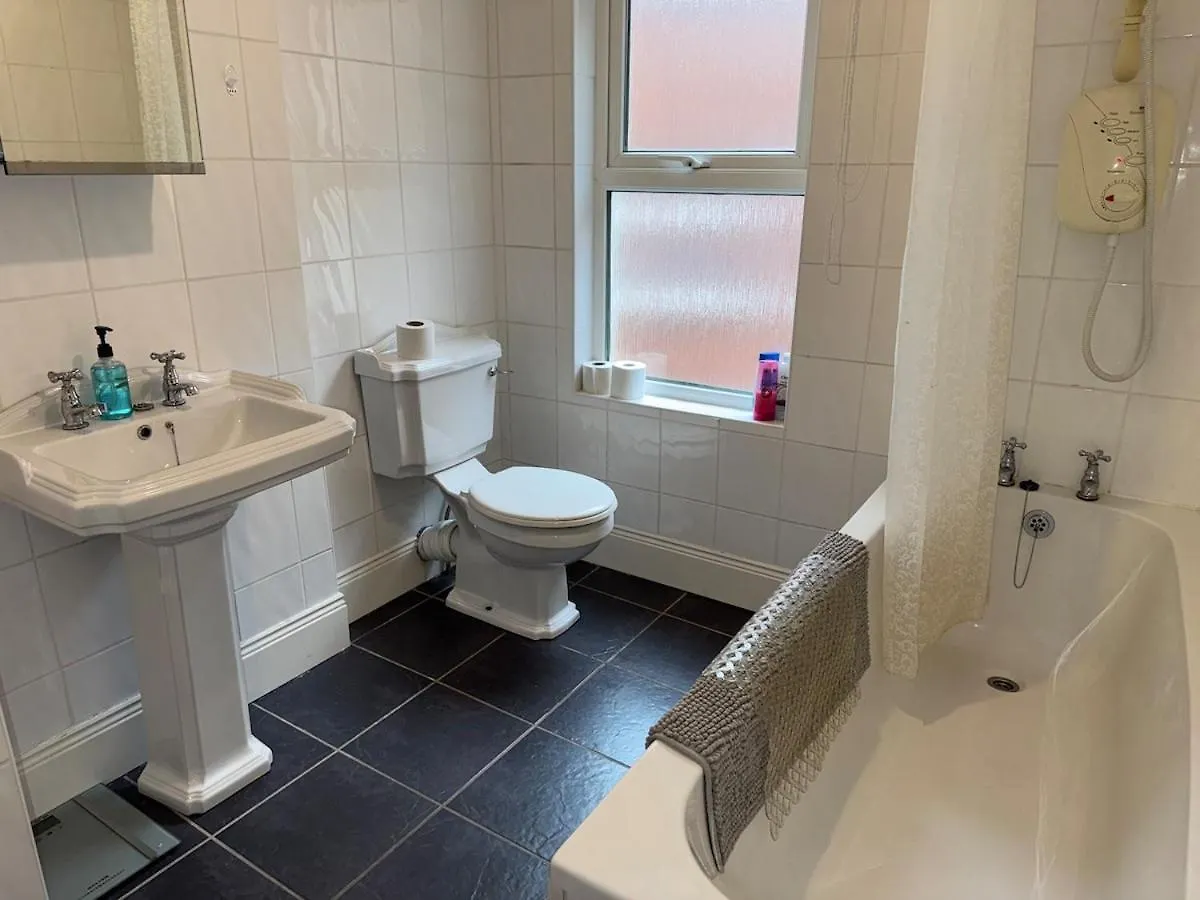Дом отдыха Lovely Central Belfast 4 Bedroom Period Home