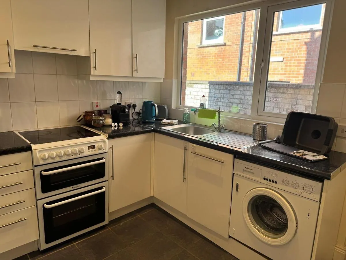 Дом отдыха Lovely Central Belfast 4 Bedroom Period Home