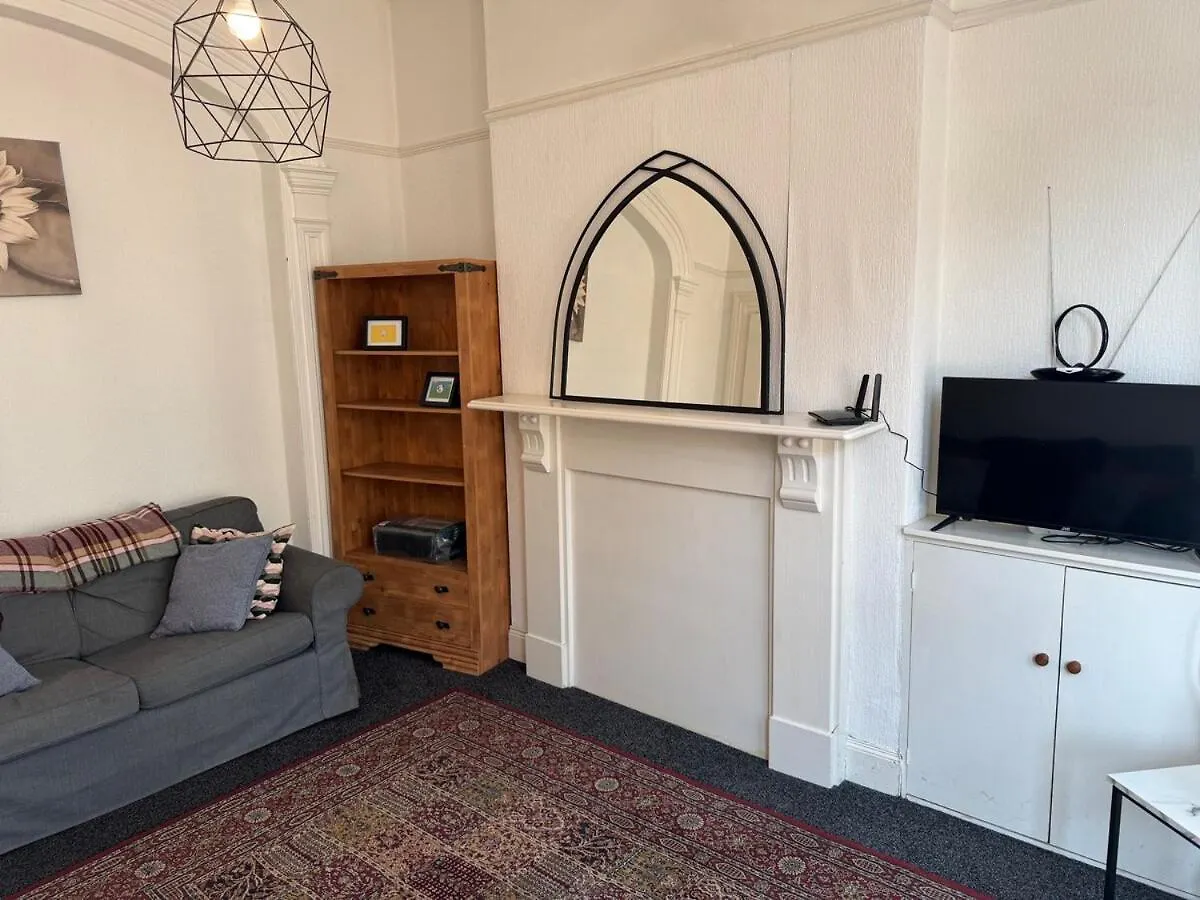 Дом отдыха Lovely Central Belfast 4 Bedroom Period Home